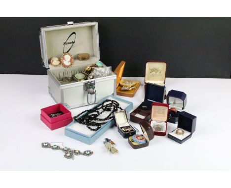 Collection of vintage costume jewellery to include a wide selection of mid Century brooches, paste shoe buckle, glass beaded 
