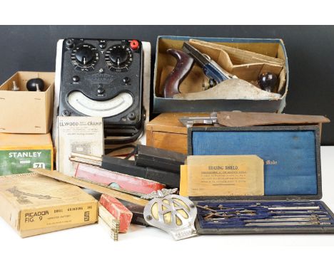 Selection of 20th century vintage woodworking tools including Stanley open throat router plane, record plane, 04.5, Universal