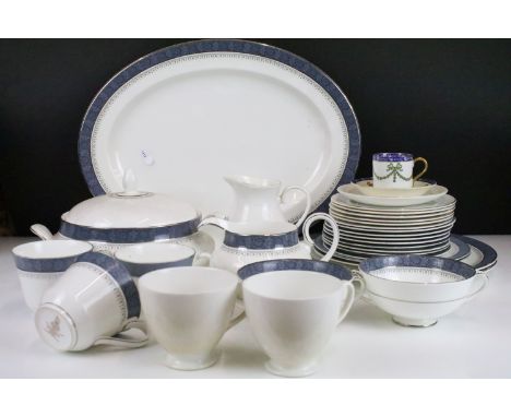 Royal Doulton Sherbrooke H.5009 dinner service set comprising of one large serving platter, two lidded vegetable dishes, jug,