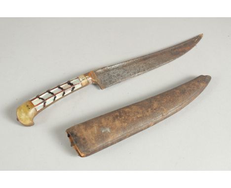 A 19TH CENTURY NORTH INDIAN PESHKABZ DAGGER, with jade and mother of pearl inlaid hilt and original scabbard, 22cm long overa