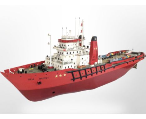 A scale model remote control boat marked 'BP Shell', length 140cm.