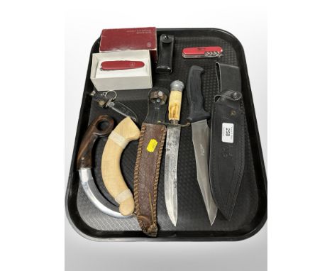 A group of Swiss Army Knives, hunting knife with antler handle, diver's knife, etc.