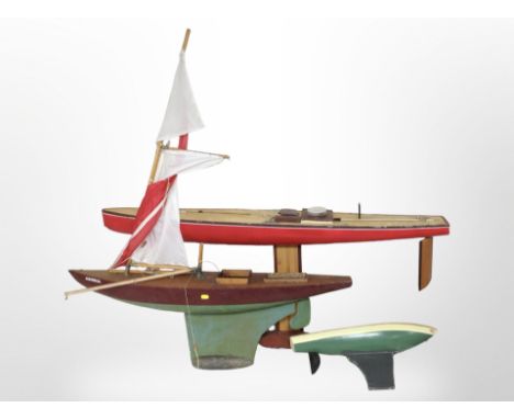 Three large model pond yachts, largest 126cm long.