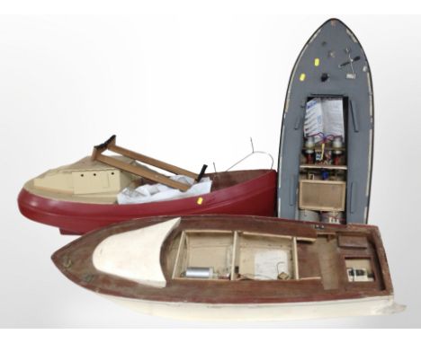 Three large model boat hulls, largest 115cm long.