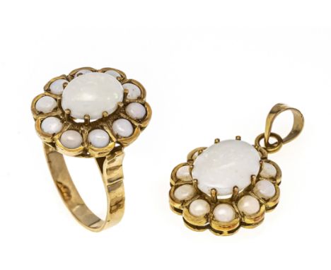 2-teiliges Opal-Set GG 585/000 mit 2 ovalen und 20 runden Opal-Cabochons 10,9 - 2,9 mm, Anhänger L. 26 mm, Ring RG 52, 6,0 g