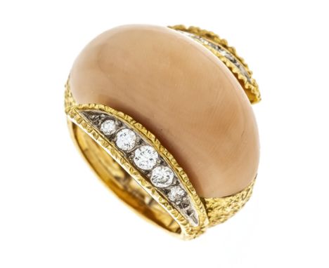Engelshautkorallen-Brillant-Ring GG 750/000 ungest., gepr., mit Goldnugget-förmiger Oberflächenbearbeitung, besetzt mit einem