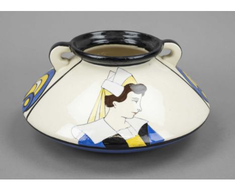 Doppelhenkelvase, la Hubardière, Quimper, Frankreich, um 1930, u. sign., Modellnr. 456, flach eingedrückte Form, polychrom be