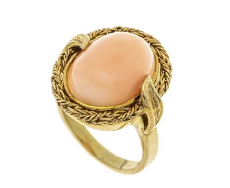 Korallen-Ring GG 585/000 mit einem ovalen Engelshautkorallen-Cabochon 15,7 x 11,6 mm in einem marmorierten Blass- bis Lachsro