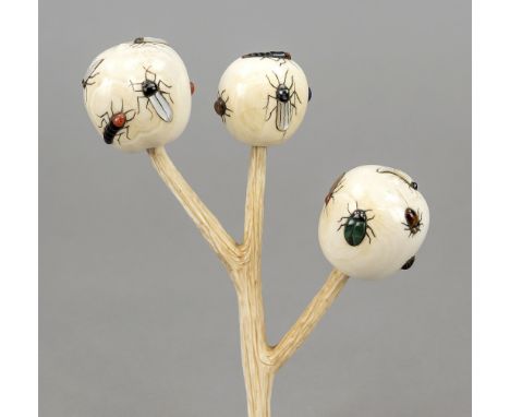 Shibayama-Okimono ''3 Kirschen'', Japan, Meiji-Periode(1868-1912) um 1900,beschnitztes Elfenbein mit Mineralien-Einlagen und 