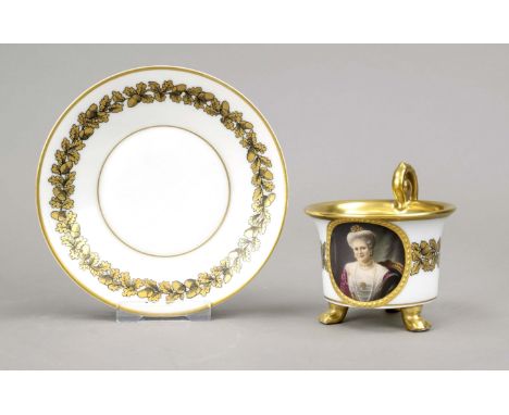 Portrait-Tasse mit UT, F. Thomas, Marktredwitz/Bayern, Marke seit 1922, Vergoldermarke ''R'' (bekrönt), breite Glockenform au