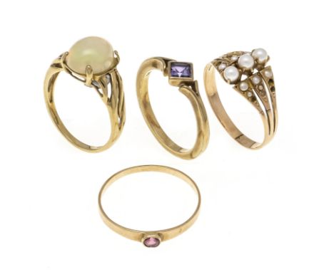 4-teiliges Ring-Konvolut GG 333/000 mit einem ovalen Opal-Cabochon 10,1 x 7,8 mm. einem fac. synth. Spinell-Carrée 3,5 mm, we