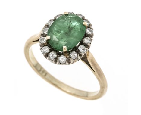Smaragd-Diamant-Ring GG/WG 585/000 mit einem oval fac. Smaragd 9,4 x 7,3 mm Dunkelgrün, opak und 14 Brillanten, zus. 0,20 ct 