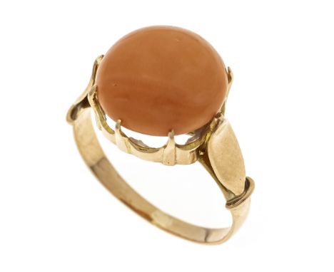 Korallen-Ring GG 750/000 mit einem Bouton-förmigen Korallen-Cabochon 11,8 mm, RG 51, 3,8 g