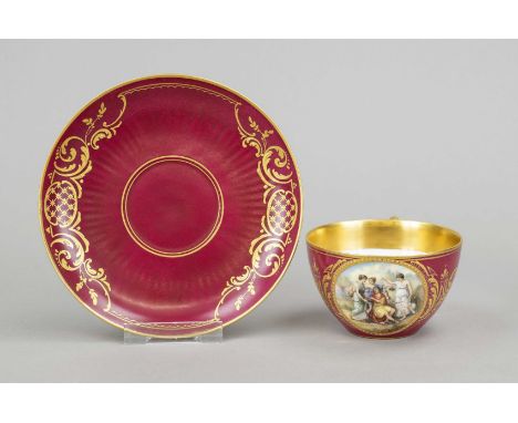 Kaffeetasse mit UT in Alt-Wiener Art, Thüringen, Ende 19. Jh., Bienenkorbmarke, Halbkugelform mit Ohrenhenkel, schauseitig go