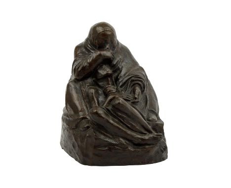 KOLLWITZ, KÄTHE (1867-1945), "Pietà" (auch "Mutter mit totem Sohn"), 1937-1939, Bronze, brüniert, vollplastische, hohl gegoss