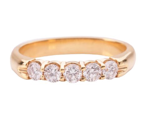 A diamond five-stone ring in 18ct yellow gold, set with five brilliant-cut diamonds of 3.0 mm, with an estimated total weight