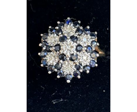 9ct Gold sapphires and diamonds cluster ring, size S, 4.4grams