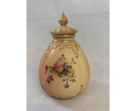 Royal Worcester potpourri blush ivory vase, height 17cm