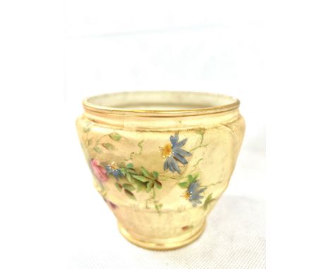 Royal Worcester G901 Blush ivory vase Height 10 cm 