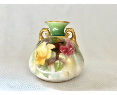 Royal Worcester (Hadley's) early 20th century twin handled vase 1067 Height 9 cm