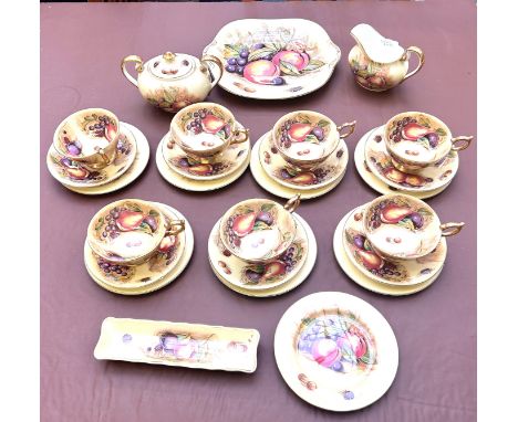 Aynsley orchard gold fruit pattern tea service, 26 pieces 