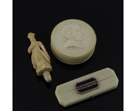 λ A George III ivory toothpick case, ribbed outer panels with a gold framed Souvenir and blue enamel plaque, width 8.5cm, tog