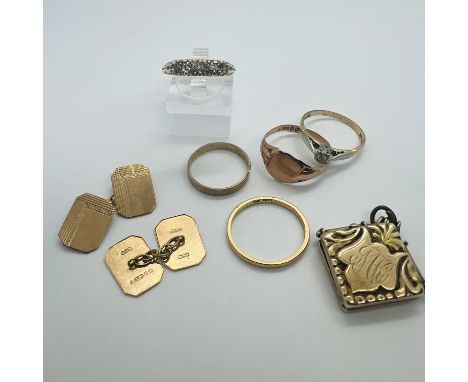 A collection of diamond jewellery and gold jewellery to include rings, cufflinks and a locket. Featuring an "18ct" stamped la