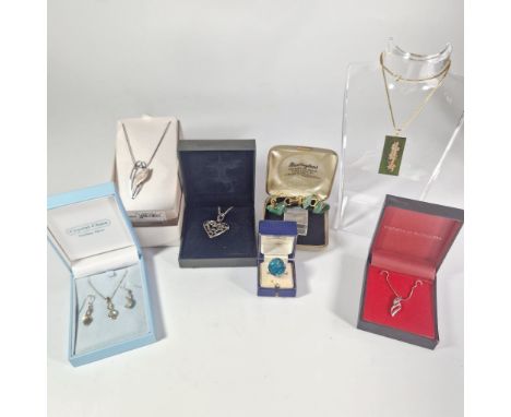 A collection of boxed sterling silver, 925 and other jewellery. To include a spinach green Nephite Jade pendant featuring Chi