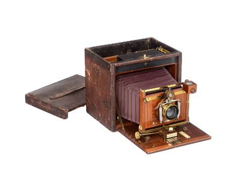 No. 5 Folding Kodak (Improved Model), um 1890  Eastman Kodak, Rochester, USA. Plattenformat 5 x 7 in., Seriennummer im Gehäus
