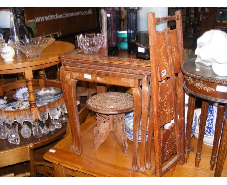 Hardwood pie crust occasional tables, together with oriental style cake stand and folding stool 
