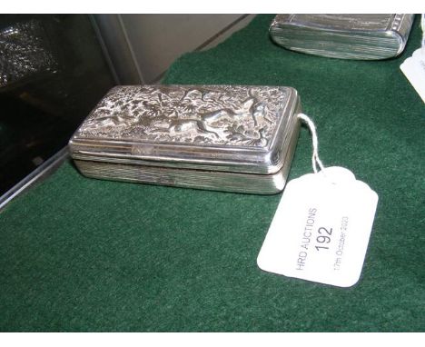 A silver rectangular snuff box with repousse decoration - 8cm x 4.5cm