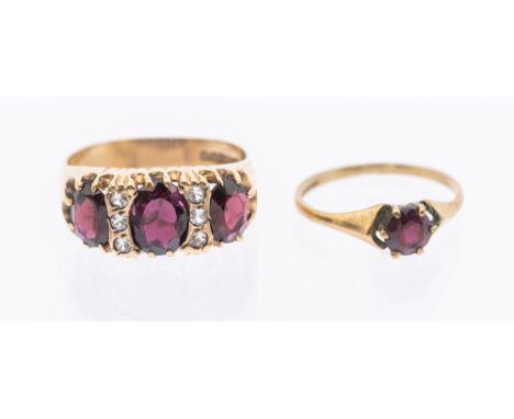 A garnet and quartz set stone 9ct gold ring,  srt with three oval mixed cut stones, setting width approx 8mm, size R, along w