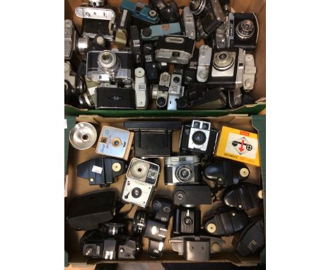 Assorted cameras to include Bencini Kross 24S; two Halina Paulette Anastigmat; Halina Simplette F; Ennagon, Beirette K; Yashi