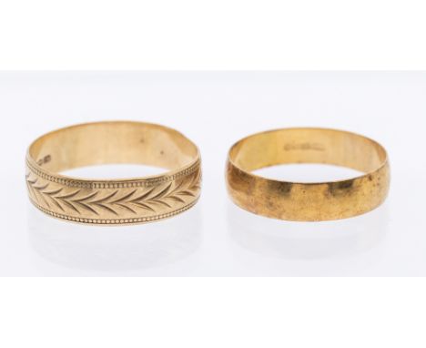 Two 9ct gold bands, including one engraved, width approzx6mm, size U1/2, along with a plane version, width approx 5mm, size R