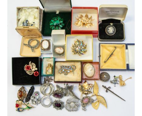 A collection of vintage brooches to include five silver brooches including marcasite sword brooch, enamel bird, 3 stone set b