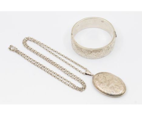 A hollow silver hinged bangle, engraved foliate decoration, width approx 22mm, internal diameter approx 56mm, (some denting) 