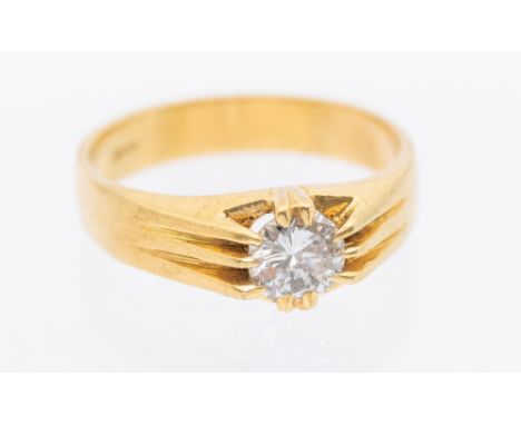 ***AUCTIONEER TO ANNOUNCE WEIGHT CHANGE TO 0.7CT*** A diamond and 18ct gold gents ring, comprising a claw set round brilliant