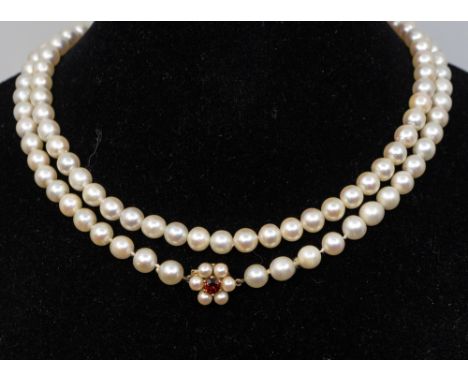 Vintage Boodle and Dunthorne cultured pearl necklace with pearl and citrine set clasp, comprising a single row of pearls each
