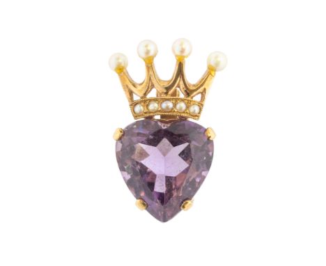 An amethyst and pearl 9ct gold brooch in the form of a crown, claw set with a heart cut amethyst approx 13 x 14mm, brooch len
