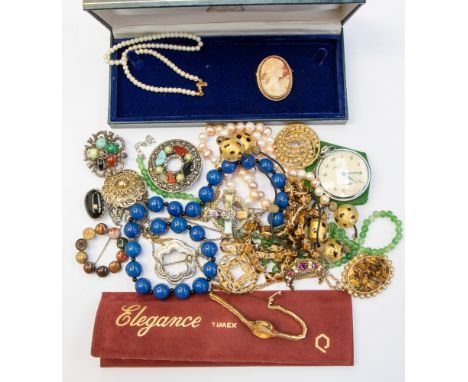 A collection of jewellery to include a 20th century 9ct gold mounted shell cameo brooch, size approx 38mm, total gross weight