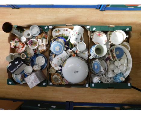 A mixed collection of early to late 20th Century porcelain and china wares to include modern Worcester, Evesham, lady figures