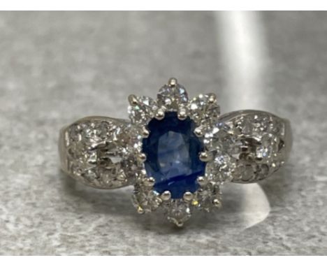 9CT WHITE GOLD DIAMOND SAPPHIRE CLUSTER RING 3.4G SIZE N