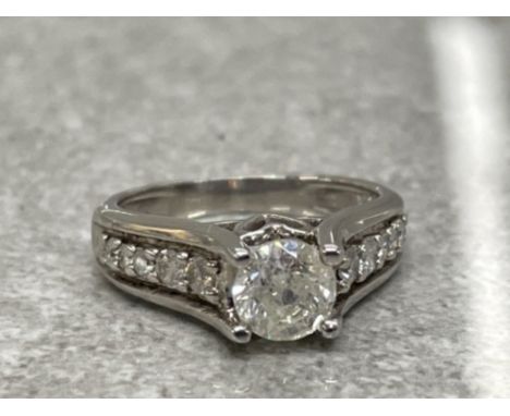 WHITE GOLD DIAMOND SOLITAIRE RING WITH DIAMOND SHOULDERS 4.8G SIZE K