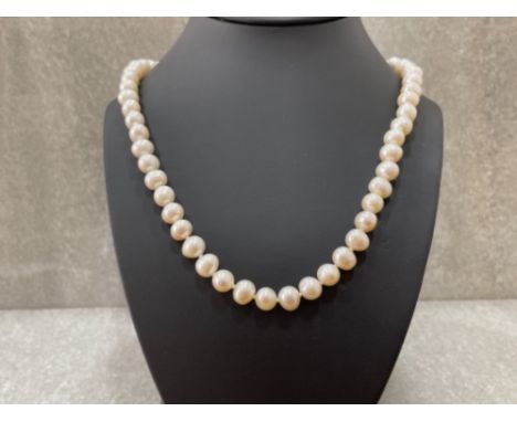 CULTURED PEARL WITH TOURMALINE NECKLACE WITH A 925 STAMPED SILVER SNAKE CLASP MADE UP OF MULTI TONED STONES