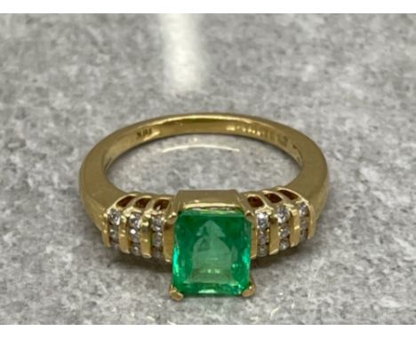 18CT GOLD EMERALD DIAMOND CLAW SET RING 4.6G SIZE O