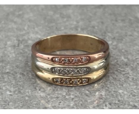 9CT 3 COLOURED GOLD TRIPLE BAND DESIGN RING SET WITH 12 DIAMONDS SIZE L 3.3G