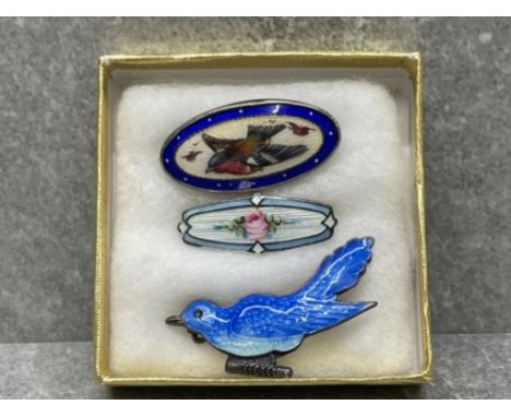 3 VINTAGE ENAMEL BROOCHES BIRDS AND FLORAL MARKED AS SILVER