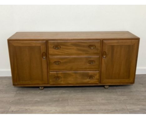 LARGE VINTAGE ERCOL LIGHT ELM WOOD SIDEBOARD WITH ORIGINAL BLUE LABEL 155 BY 44CM BY 69CM