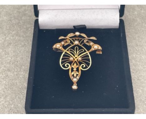 LATE VICTORIAN/EDWARDIAN 15CT GOLD PALMETTE AND SCROLL DESIGN PEARL SET BROOCH