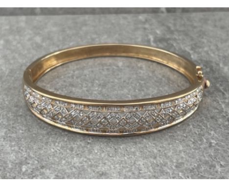 9CT GOLD HINGED BANGLE SET WITH 0.25CT DIAMONDS 19.4G
